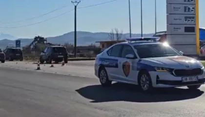 Aksident i rëndë në aksin Librazhd–Prrenjas, përmbyset një automjet pranë urës së Bushtricës (Detaje)