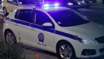 Aksident i rëndë në Athinë! Tre të mitur përplasen me një pemë, një 15-vjeçar humb jetën, në makinë edhe një shqiptar