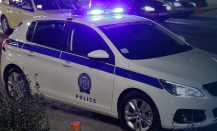 Aksident i rëndë në Athinë! Tre të mitur përplasen me një pemë, një 15-vjeçar humb jetën, në makinë edhe një shqiptar