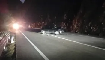 Aksident i rëndë në rrugën e Arbrit, dy automjete  përplasen me njëra-tjetrën (Detajet)