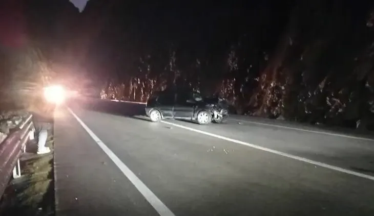 Aksident i rëndë në rrugën e Arbrit, dy automjete  përplasen me njëra-tjetrën (Detajet)