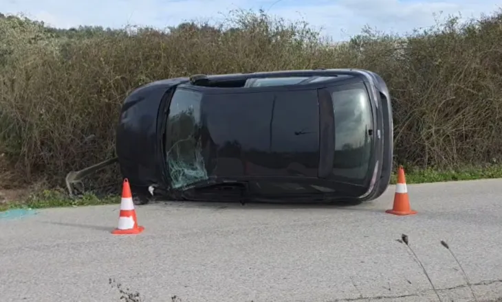 Aksident në aksin Fier-Libofshë, përmbyset makina, plagoset shoferja