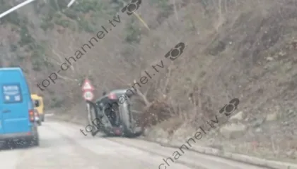 Aksident në aksin Librazhd-Elbasan, përmbysen në rrugë dy automjete