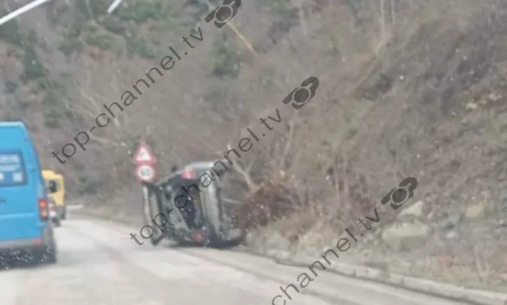 Aksident në aksin Librazhd-Elbasan, përmbysen në rrugë dy automjete