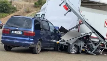Aksident në autostradën Tiranë-Elbasan, përplasen 4 makina, bllokohet qarkullimi