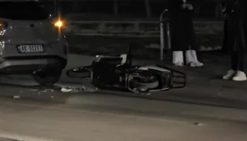 Aksident në Lungomare, motori elektrik përplaset me një makinë