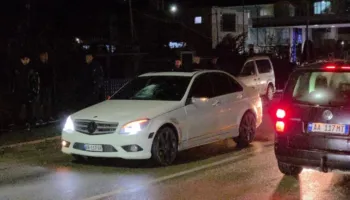 Aksident në Pogradec, vajza përfundon në spital