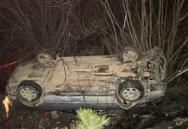 Aksident në segmentin Pukë-Qelëz/ Makina del nga rruga dhe përfundon në greminë