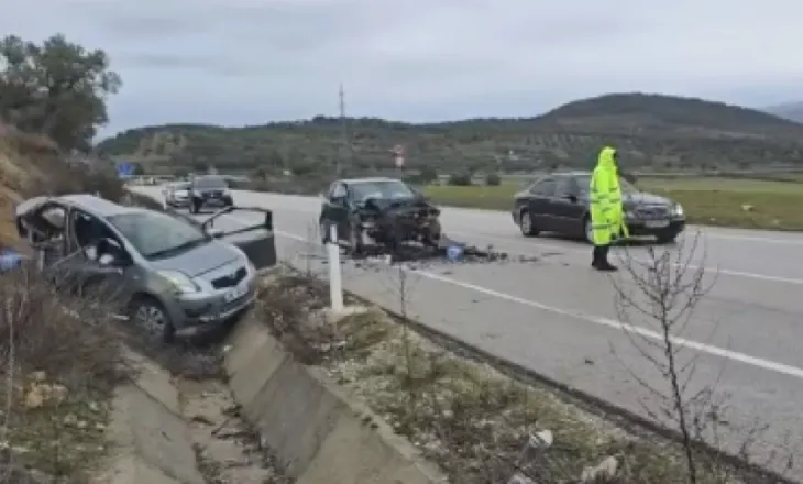 Aksident në Vlorë, përplasen dy makina, plagoset një vajzë