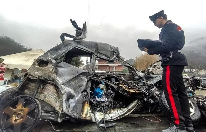 Aksident tragjik në Itali/ Makina përplaset me kamionin e mbeturinave, humb jetën 33-vjeçari shqiptar