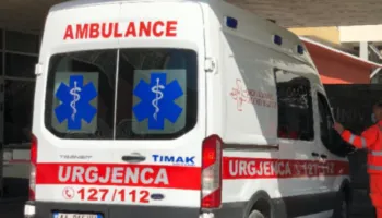 Aksidenti me pasojë vdekjen e 7-vjeçarit/ I mituri u përplas nga dy makina, arrestohen shoferët