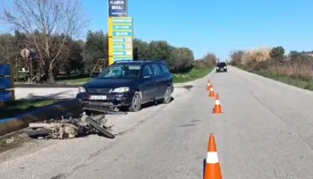 Aksidenti në Lushnjë – Berat/ Motoçikleta përplaset me veturën, një i plagosur rëndë