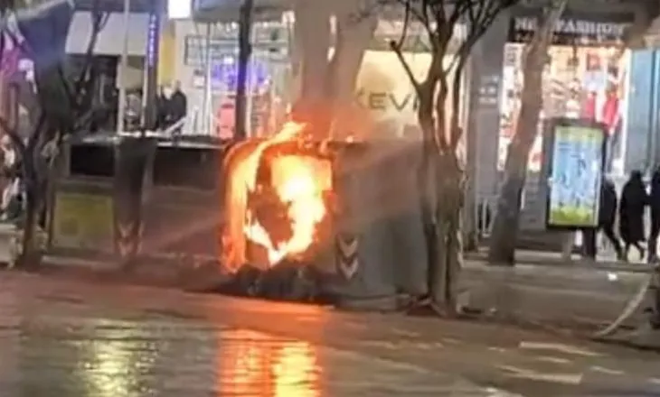 Akte vandale në rrugët e Tiranës, militantët e Berishës i vënë flakën koshit të mbeturinave