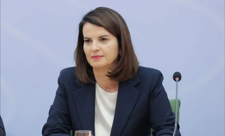 Aktet e PD gjatë marshimit, ministrja Koçiu: Sulm ndaj stabilitetit të vendit! Sali Berisha po merr peng Shqipërinë