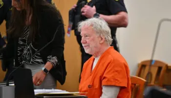 Aktori Timothy Busfield përballet me katër akuza për kontakt seksual me një fëmijë