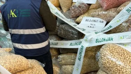 AKU gjobit 7 subjekte në tregun agroushqimor të Tiranës për shkelje të sigurisë ushqimore