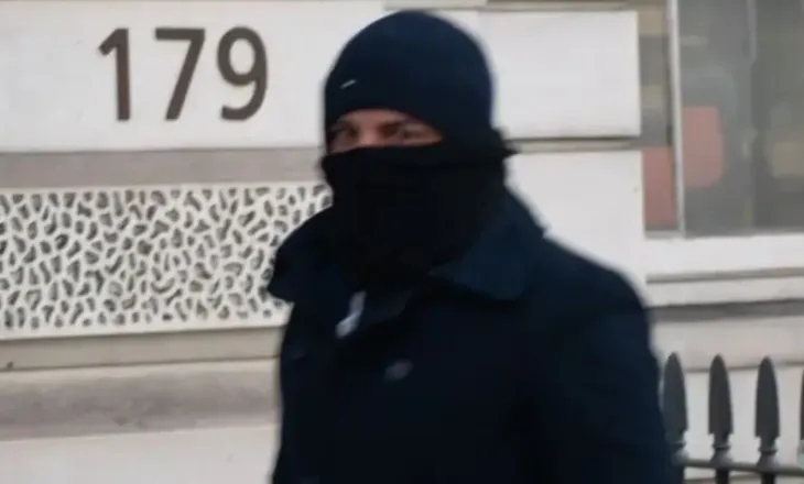 Akuza edhe për mashtrim në marrjen e pasaportës britanike/ Shqiptari punonte oficer emigracioni, vidhte emigrantët