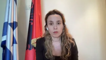 Alarm edhe gjatë lidhjes LIVE! Ambasadorja Meri Kumbe: 11 shqiptarë ndodhen në Izrael