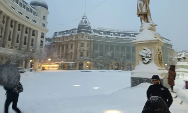 Alarm i kuq në Rumani: Reshje të dendura bore, bllokohen rrugët dhe nërpriten fluturimet