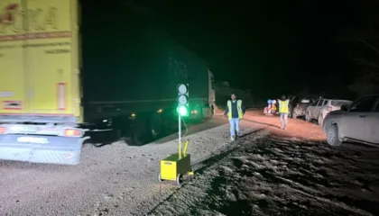 Alarm në aksin Librazhd–Pogradec, thellohen çarjet e rrugës, kufizohet me një korsi qarkullimi