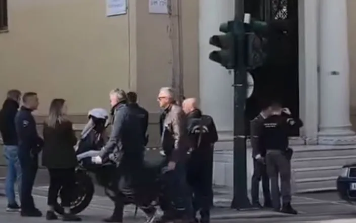 Alarmohen autoritetet në Greqi, telefonatë për bombë në Gjykatën e Patras, kontrolle në zonë