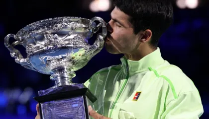 Alcaraz triumfon edhe në Australi, mposht Djokovic dhe shkruan historinë