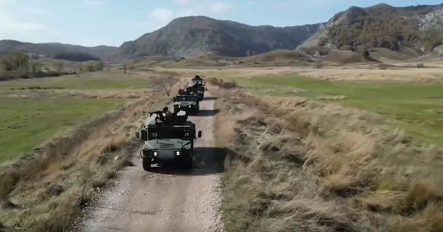 Aleatët pushtojnë qiellin dhe rrugët shqiptare