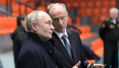 Aleati i Putinit paralajmëron fuqitë europiane: Rusia mund të përdorë marinën për të mbrojtur anijet e saj