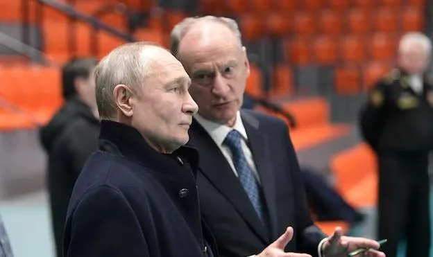 Aleati i Putinit paralajmëron fuqitë europiane: Rusia mund të përdorë marinën për të mbrojtur anijet e saj