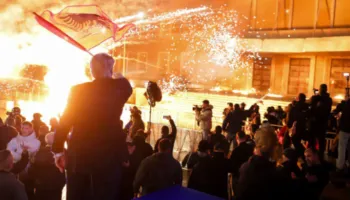 Ambasada e SHBA paralajmëron qytetarët amerikanë për protestën e 20 shkurtit: Kujdes!