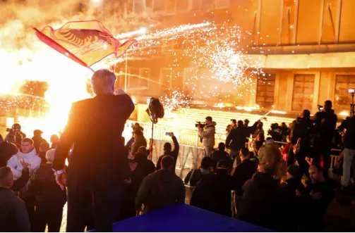 Ambasada e SHBA paralajmëron qytetarët amerikanë për protestën e 20 shkurtit: Kujdes!