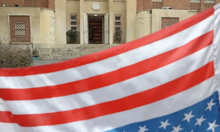 Ambasada e SHBA-së u bën thirrje qytetarëve amerikanë të largohen nga Irani