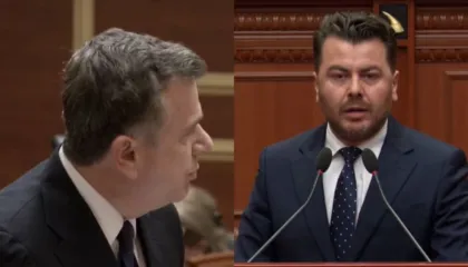 “Ambasadorët i keni për turp të Zotit”/ Kapri përplaset me Ballën, deputeti i PS: Laje gojën mirë para se të flasësh, fjalimet t’i bën tutori që…