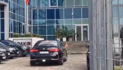 Ambasadori i Spanjës mbërrin në SPAK, takim me Klodjan Brahon