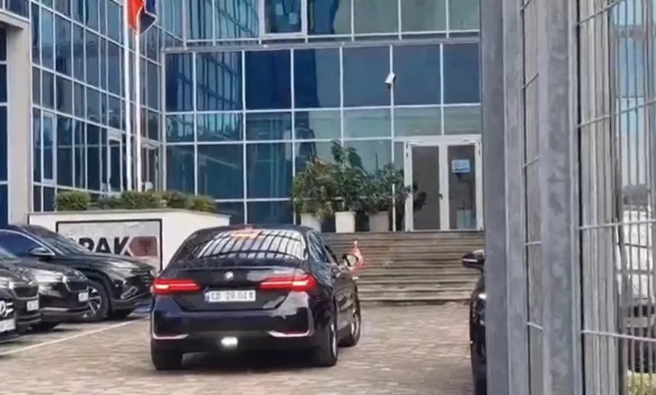 Ambasadori i Spanjës mbërrin në SPAK, takim me Klodjan Brahon