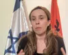 Ambasadorja Meri Kumbe: 11 shqiptarë të bllokuar në Izrael, situata është e rrezikshme