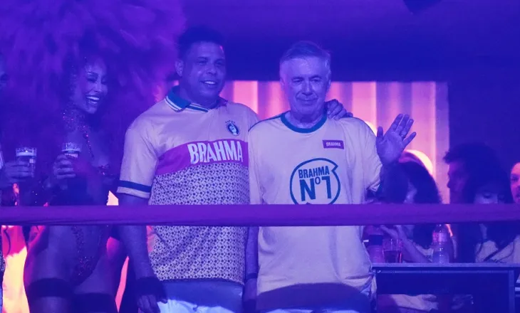 Ancelotti “harbohet” në Rio së bashku me Ronaldon dhe “Drum Queen” (fotot)