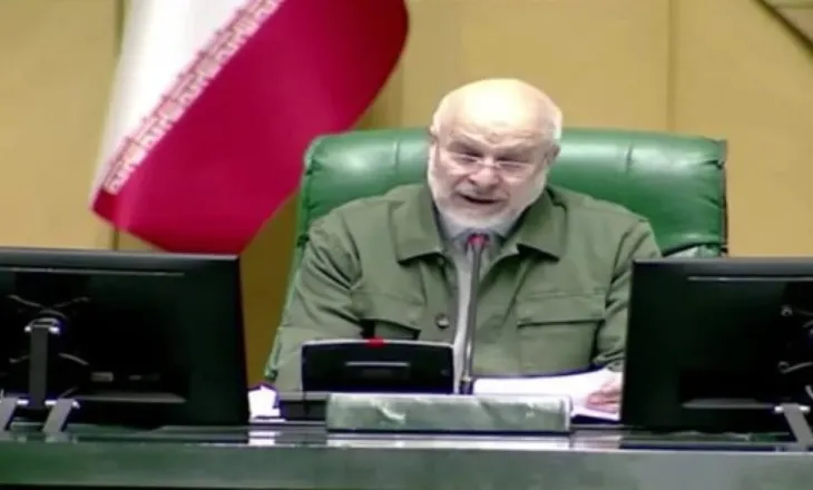 Anëtarët e parlamentit veshën uniforma ushtarake në shenjë proteste, Irani i etiketon të gjitha ushtritë evropiane si “organizata terroriste”