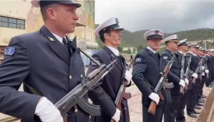 Anija shqiptare niset në misionin e NATO-s në Egje