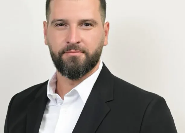 Arbër Minxhozi drejtor tek ”Shtëpia me Gjethe”, ministri Gonxhja: Ka mendimin strategjik me një qasje bashkëkohore