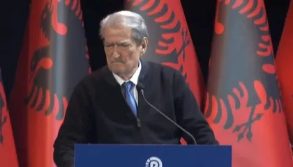 “Armiku i lirë, pas Enver Hoxhës”/ Berisha në ‘foltore’, Kamëz: Zgjedhjet elektorale, farsë…