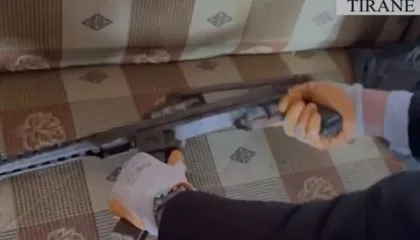 Arrestohet 63-vjeçari/ E kishte kthyer shtëpinë në ‘arsenal armësh’ (EMRI)