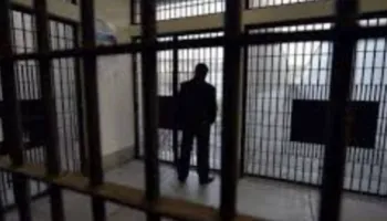 Arrestohet gardiani i burgut në Kosovë, tentoi të fusë lëndë narkotike në qeli