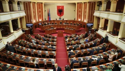 Arroganca e kartonave/ Mazhoranca rrëzon 6 nisma ligjore të propozuara nga opozita