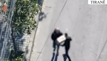 Arsenal armësh i fshehur në Tiranë, ishin sjellë nga Kosova, në pranga 4 persona