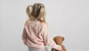 Autizmi/ Femrat preken po aq sa meshkujt, por diagnostikohen më vonë, ja çfarë thotë studimi i fundit