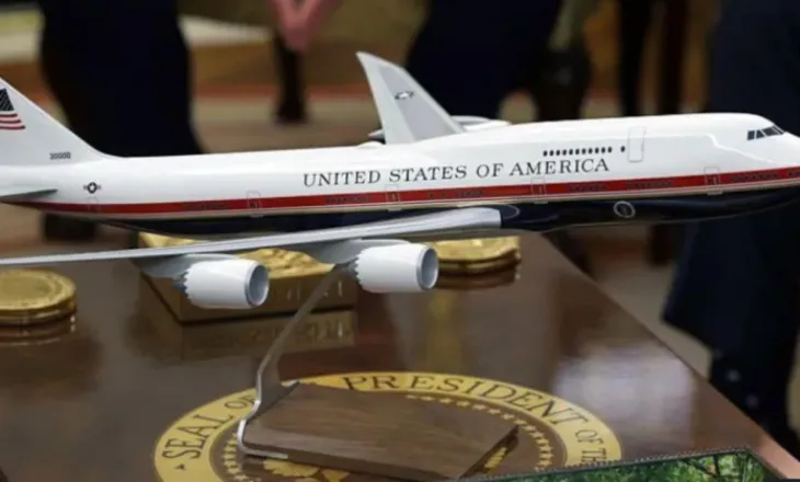 Avioni presidencial amerikan me një kombinim të ri ngjyrash, Trump kërkon shtimin e ngjyrës së tij të preferuar, të artën