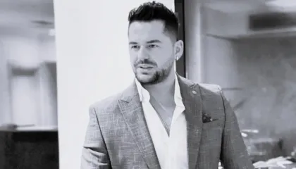 Azis kopjon “Valle Kosovare” të Shpat Kasapit?