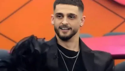 “Babi e dëboi mamin prej shtëpisë”/ DJ Gimbo i rrëfen Selinit për ndarjen e prindërve të tij