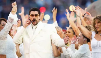 Bad Bunny flet për patriotizmin portorikan në shfaqjen e ‘Super Bowl’